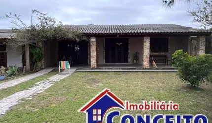 C739 - Linda residência com 3 dormitórios no balneário Presidente