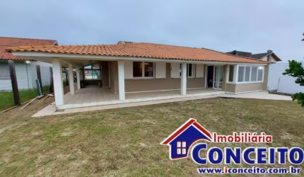 C747 - Excelente residência com vista para o mar no balneário Nordeste
