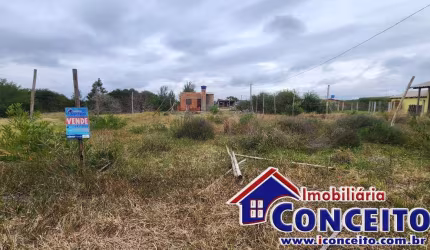 T381 - Terreno medindo 300m² em região tranquila no balneário Marisul