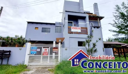 PC12 - Prédio comercial composto de 04 apartamentos em Mariluz