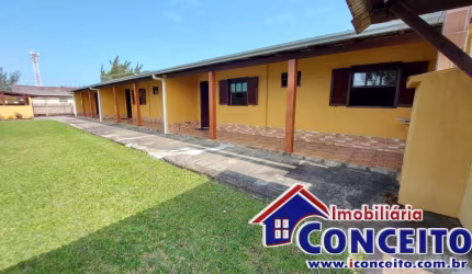 PC18 - Linda residência com 3 apartamentos no balneário Presidente