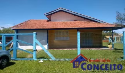 C110 - Ótima residência de esquina em ótima localização no bairro Nordeste
