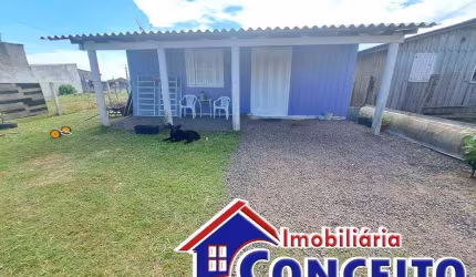 C59 - Residência de madeira composta de 03 dormitórios