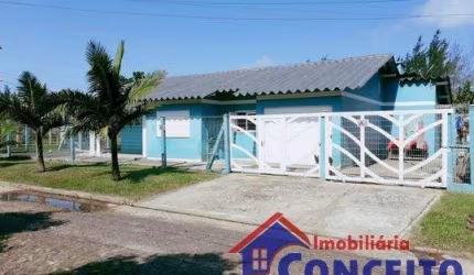C323 - Bela residência de esquina na praia em excelente região