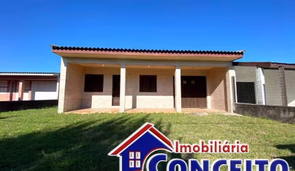 C130 - Excelente residência em ótima localização no balneário Albatroz