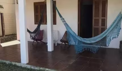 C319 - Ótima residência a 600 m do mar localizado no Balneário Presidente