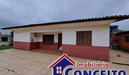 C216 - Ótima residência com anexo a 300 metros do mar