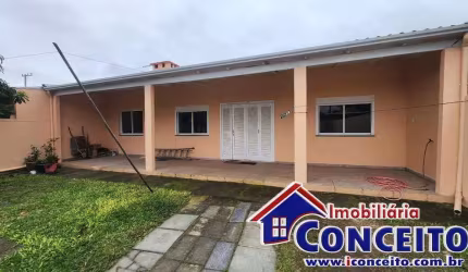 C370 - Excelente residência com 02 dormitórios no centrinho de Mariluz