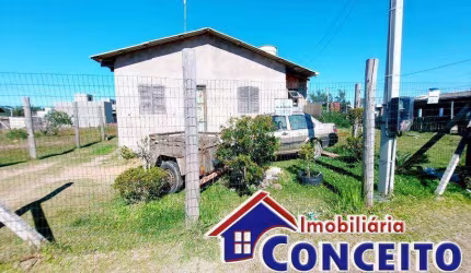 C225 - Ótima residência localizada no balneário Albatroz