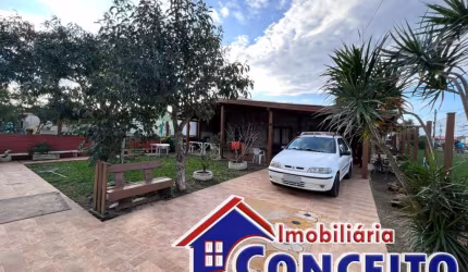 C164 - Linda residência de esquina localizada no balneário Albatroz