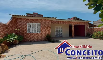 C267 - Excelente residência a 50 metros do mar localizada em Mariluz