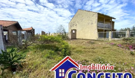 T26 - Terreno medindo 300m² a 50 metros do mar localizado em Mariluz