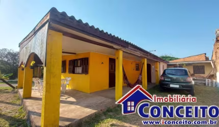C251 - Residência com 2 dormitórios localizada em Mariluz Norte