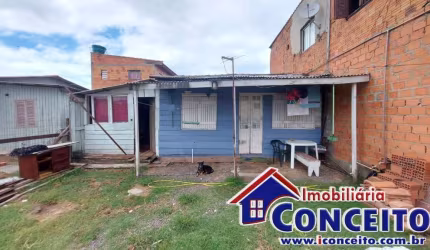 C37 - Residência de madeira com 2 dormitórios em região de moradores