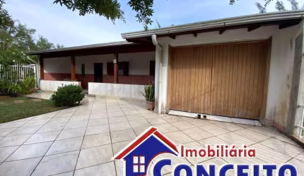 C121 - Excelente residência a 800 metros do mar em Mariluz