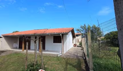 C71 - Ótima residência a 150 m do mar localizada no balneário Marisul