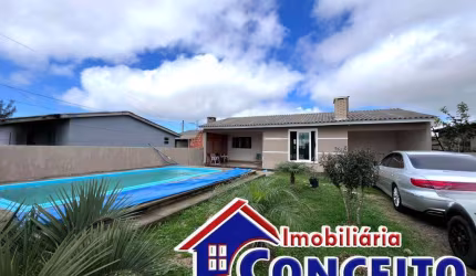 C245 - Excelente residência com piscina localizada em região de moradores