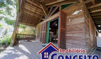 C1036 - Ótima residência com 04 dormitórios localizada no Centro de Imbé