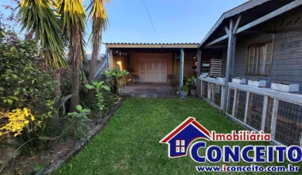 C661 - Duas casas em excelente localização a 800 metros do mar