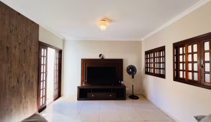 Casa térrea de lote inteiro à venda - Jardim América -