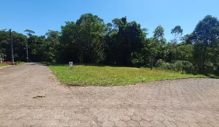 Lindo terreno de esquina, Bairro São Defende- Criciúma