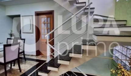 SOBRADO COM 3 QUARTOS E 6 VAGAS PARA VENDA, VILA MARIA ALTA
