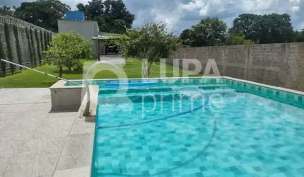 Casa térrea com 3 dormitórios sendo 2 suítes à venda em Taquaritinga!
