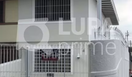 Sobrado com 3 dormitórios sendo 1 suíte á venda-  PARQUE VITPORIA