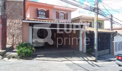 Sobrado com 3 dormitórios sendo 1 suíte à venda na Vila Gustavo!