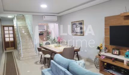 Sobrado com 3 dormitórios sendo 1 suíte à venda na Vila Gustavo
