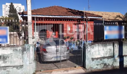 Casa térrea com 2 dormitórios á venda no Parque Vitória
