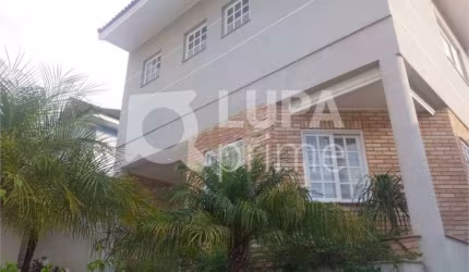 Sobrado com 4 dormitórios sendo suítes á venda no Barro Branco!