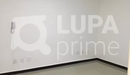Sala comercial de 13,44 metros de área construída para locação!