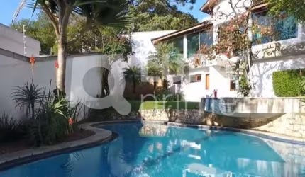 Sobrado com 4 suítes mobiliadas á venda no Jardim Floresta