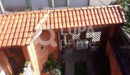 Sobrado com 3 dormitórios sendo 1 suíte á venda na Vila Gustavo