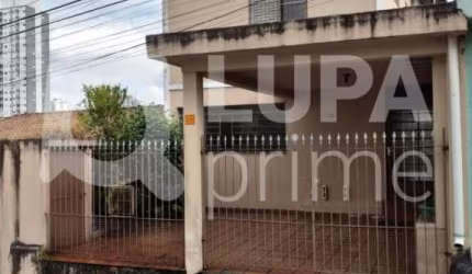 Sobrado com 3 dormitórios sendo 1 suíte á venda na Vila Carbone
