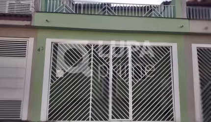 Sobrado com 3 dormitórios sendo 1 suíte á venda na Vila Nivi