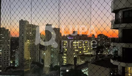 Apartamento com 4 dormitórios sendo 2 suítes à venda na Santa Cecília!