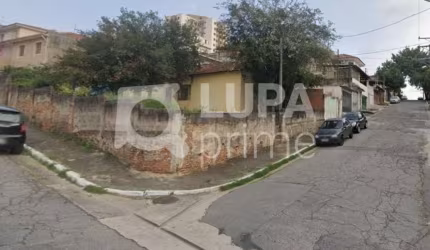 Terreno à venda na Vila Carolina!