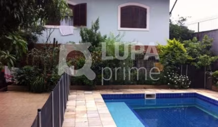 Casa para renda  5 dormitórios- 6 vagas a venda  Vila Amália