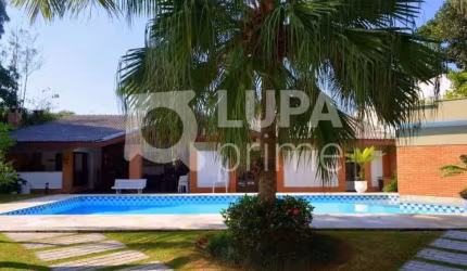 Casa no condomínio Acapulco de frente para a praia 491 m2 com 4 suítes, 06 vagas de garagem