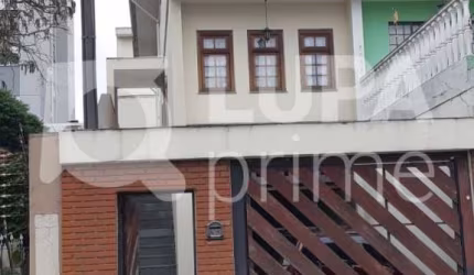 Sobrado com 3 dormitórios sendo 1 suíte á venda na Vila Constância