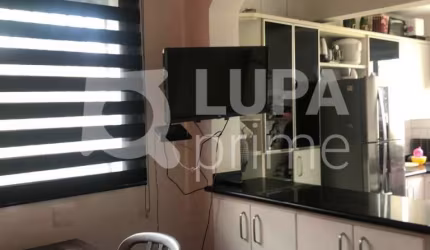 Sobrado com 2 casas no quintal à venda no Jardim Brasil!