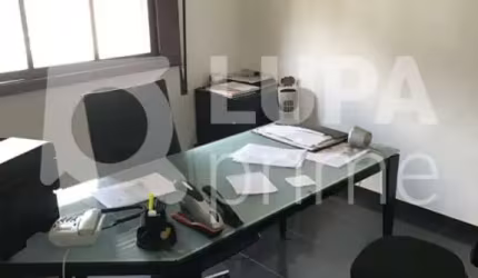 SALA COMERCIAL com 70m² Á VENDA NO CENTRO