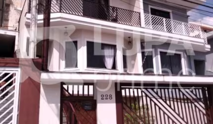 Sobrado com 3 dormitórios sendo 1 suíte á venda na Vila Nova Mazzei