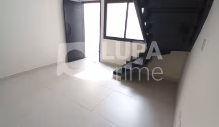 Sobrado com 3 casas, 6 dormitórios e 6 banheiros à venda em Santana
