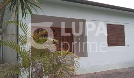 Sobrado  com 3 dormitórios de 300m² à venda, na Água Fria