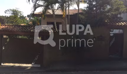 Sobrado com 3 dormitórios sendo 1 suíte á venda na Vila Irmãos Arnoni