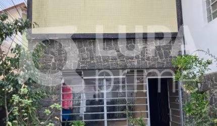 Sobrado com 3 dormitórios sendo 1 suíte á venda na  Vila Nivi