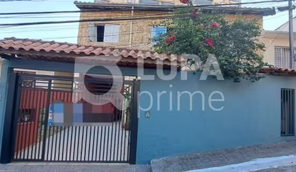 Sobrado com 2 dormitórios sendo 2 suítes á venda em Santana.